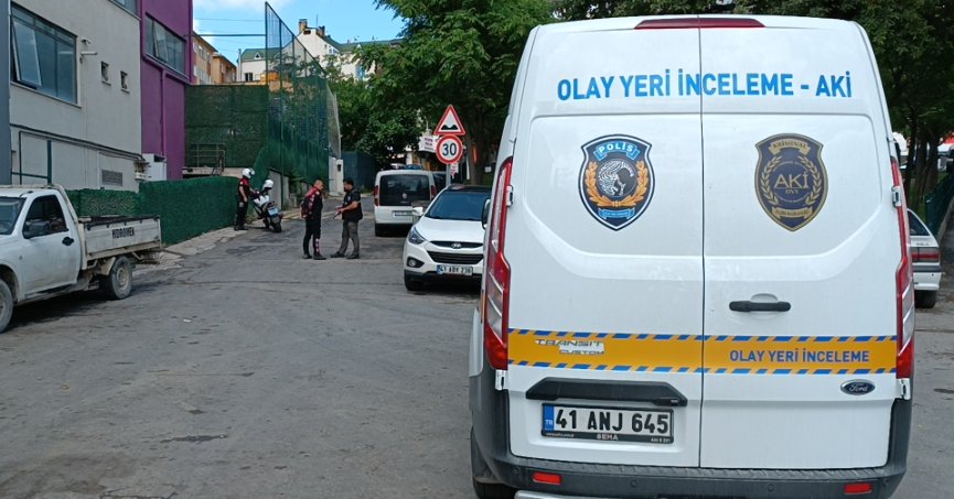 Yolda gördüğü arkadaşıyla önce sohbet etti, sonra kan akıttı