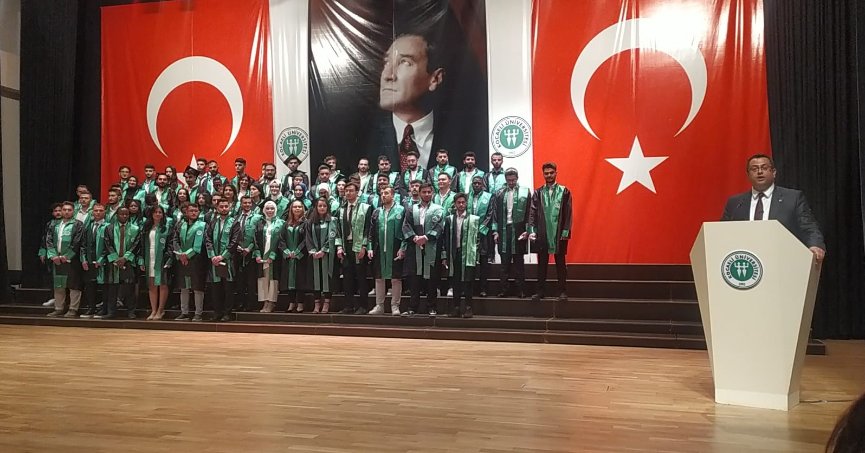 KOÜ`lü genç mühendislerin mezuniyet sevinci