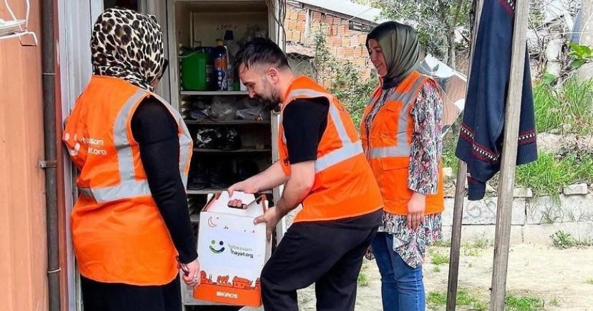 Bir Tebessüm Bir Hayat Derneği Başkanı Hakan Çil ile ekibi ihtiyaç sahibi aileleri yalnız bırakmadı