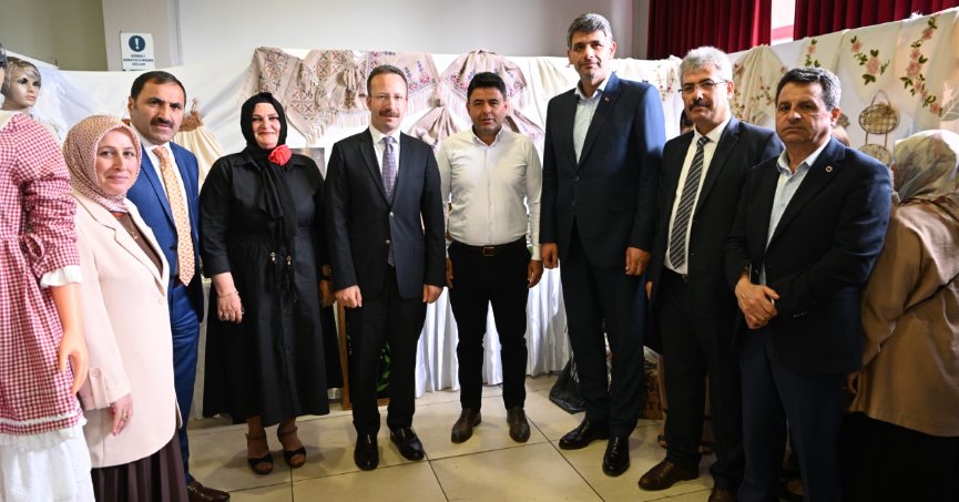 HÜNERLİ ELLERİN SERGİSİ, KARMEK YILSONU SERGİSİ AÇILDI