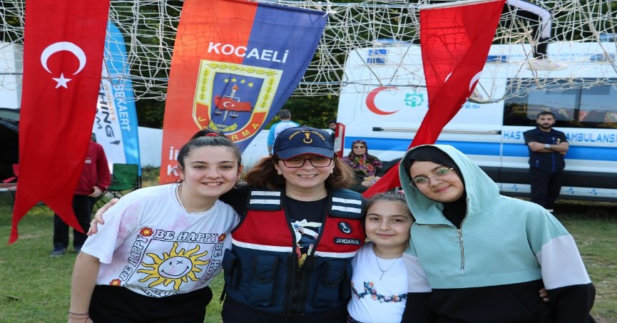 Kuruluş yıl dönümlerini çocuklarla kutladılar