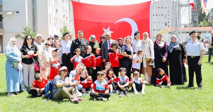 Jandarma’ya çok ‘özel’ kutlama