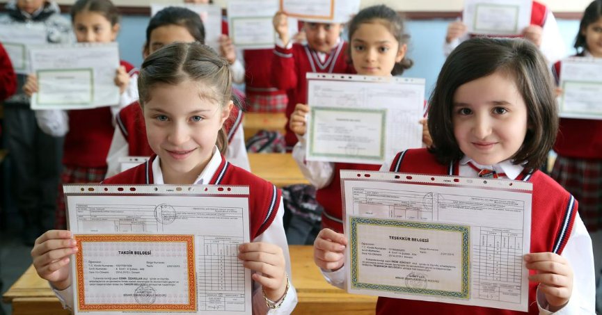 19 milyon öğrencinin karne heyecanı! Yaz tatili bugün başlıyor