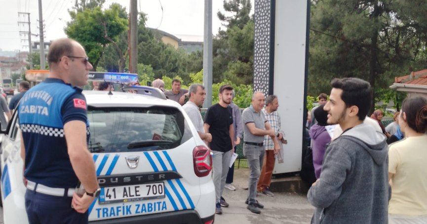 KOCAELİ'DE SINAVA GEÇ KALAN ÖĞRENCİLERİN İMDADINA ZABITA EKİPLERİ YETİŞTİ!