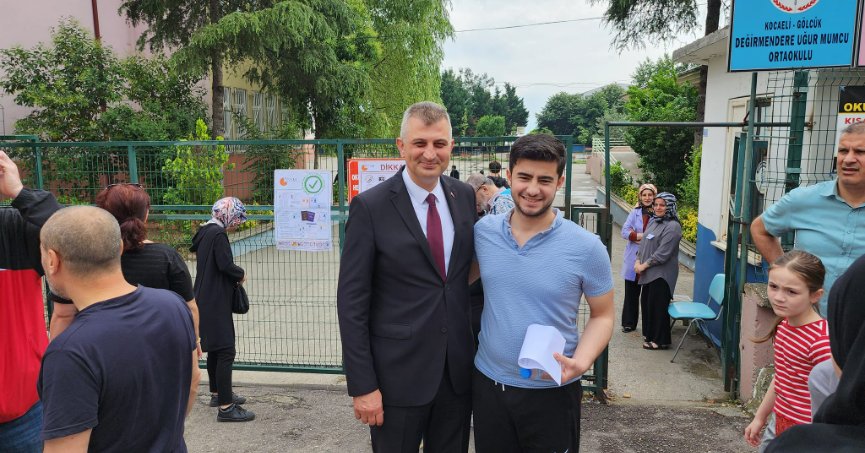 BAŞKAN SEZER SINAVA GİREN ÖĞRENCİLERE BAŞARILAR DİLEDİ