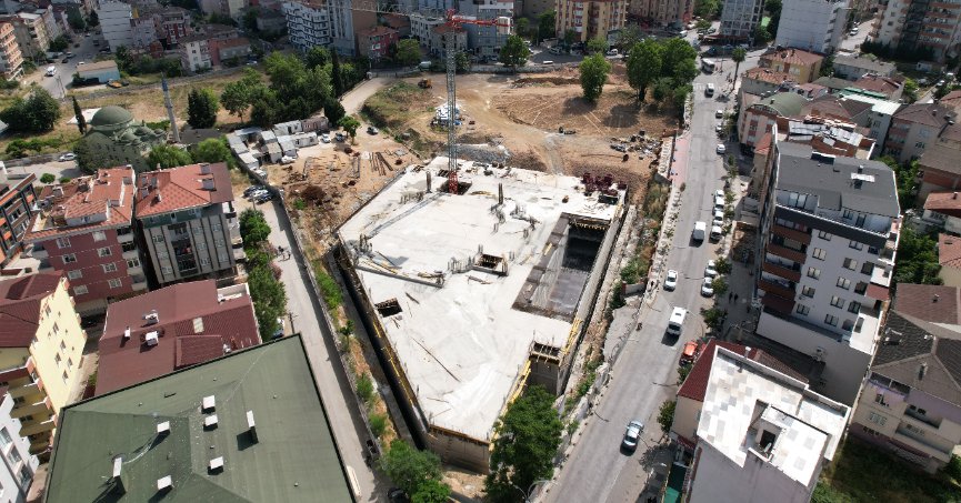 Kent meydanında otoparkın kaba inşaatı tamam