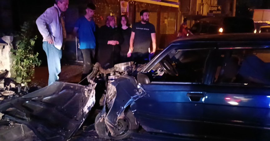 Kontrolden çıkan otomobil trafik levhasına çarptı: 1 yaralı