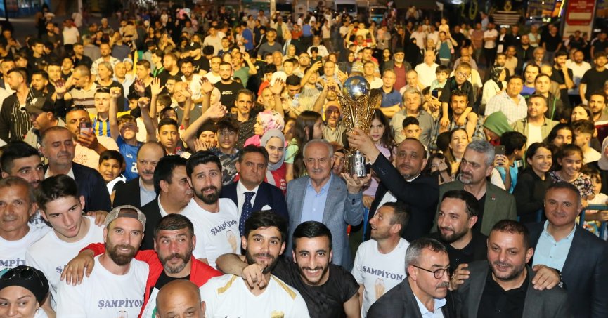 Derince’de ŞAMPİYONLUK Coşkusu