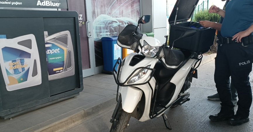 Motosiklette dengesini kaybedip düştü