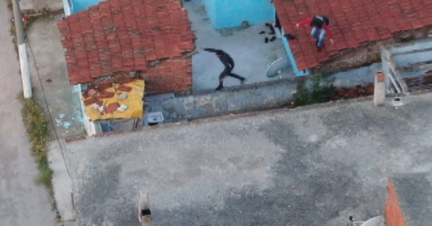 Dronlar tespit etti, narko polisler çatılarda tek tek böyle yakadı