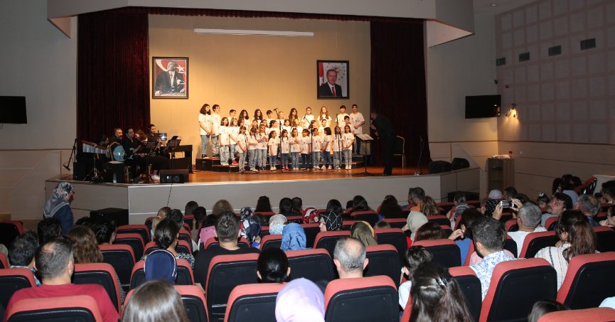Büyükşehir’in Çocuk Korosu, şarkılarıyla geçmişe götürdü
