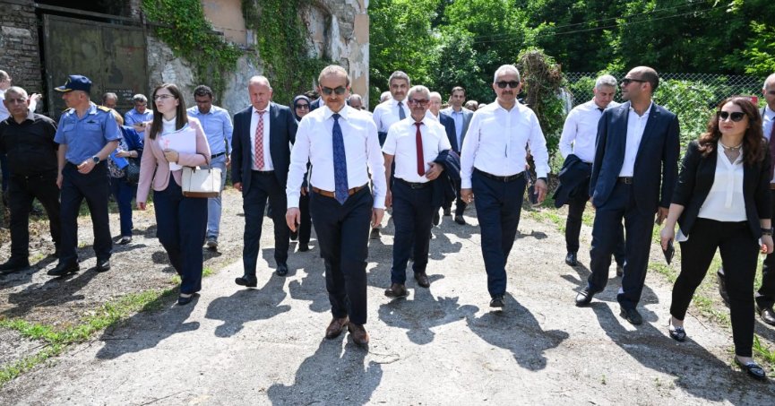 Vali Yavuz, Tarihin İzlerini Taşıyan Fabrika-i Hümayun (Çuhane) Fabrikasını Ziyaret Etti