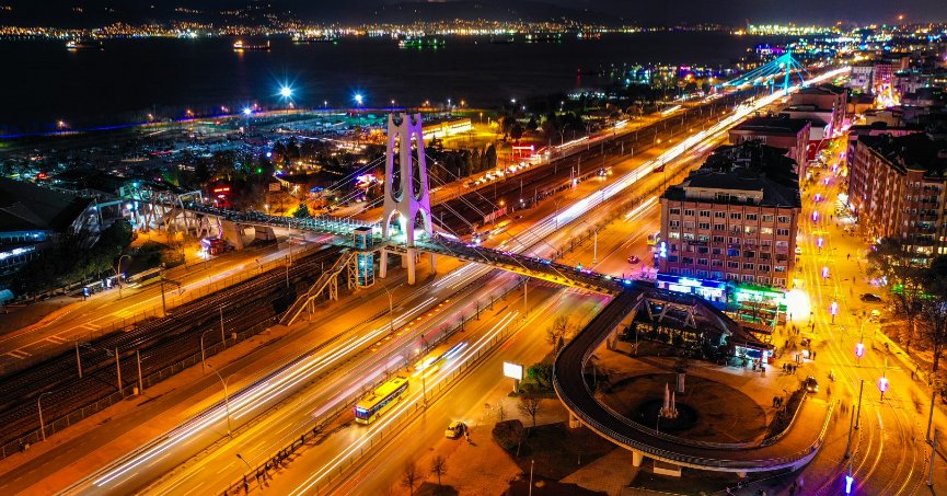 Büyükşehir geceyi gündüze çeviriyor