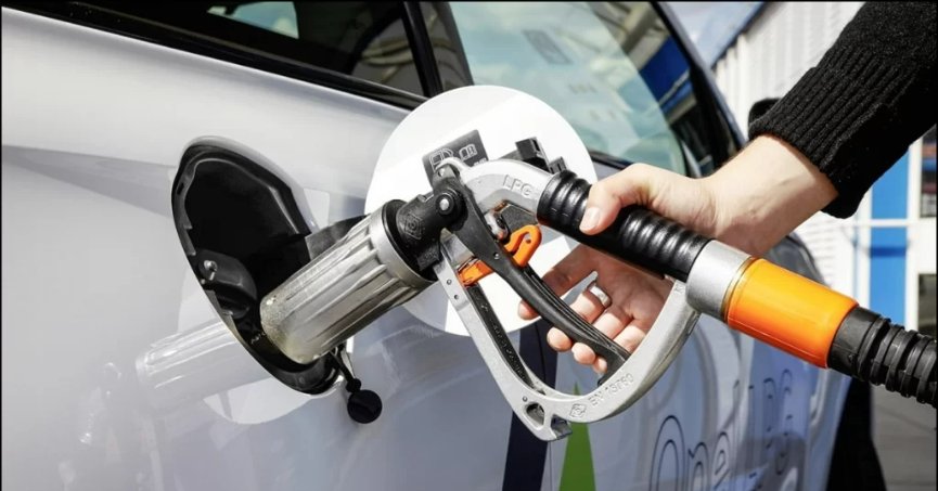 Dolardaki rekor artış akaryakıt fiyatına yansıdı