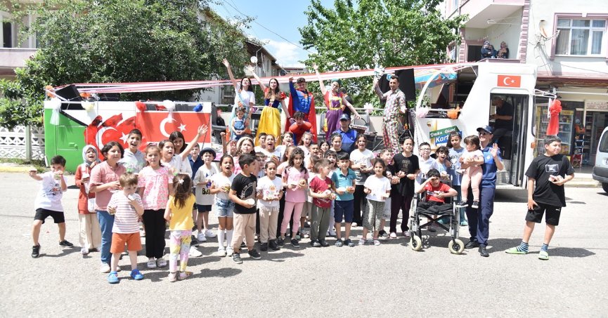 KARTEPELİ ÇOCUKLAR GÖNÜLLERİNCE EĞLENDİLER