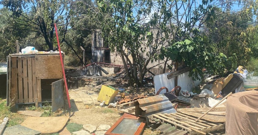 Zeytinlikte yangın çıktı, kulübe ve çok sayıda ağaç küle döndü