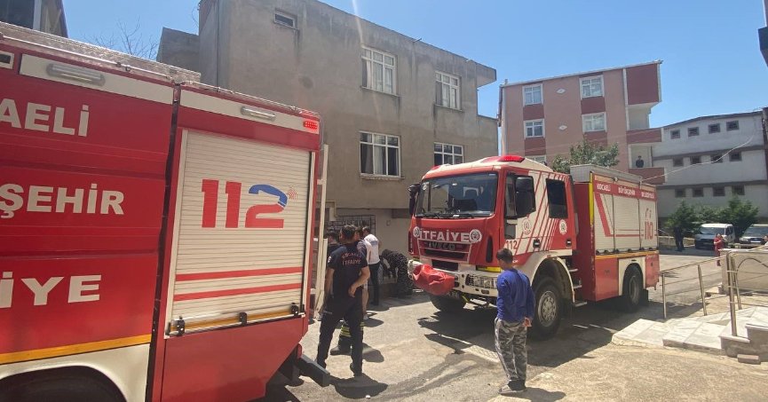 Kocaeli'de 3 katlı binada yangın paniği