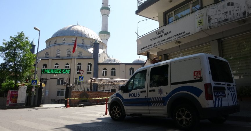 Av tüfeğini doğrulttuğu kişiye bağırarak dehşeti yaşattı, o anlar kameraya yansıdı