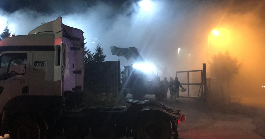 Kimyasal tepkime yoğun duman oluşturdu, göz gözü görmedi