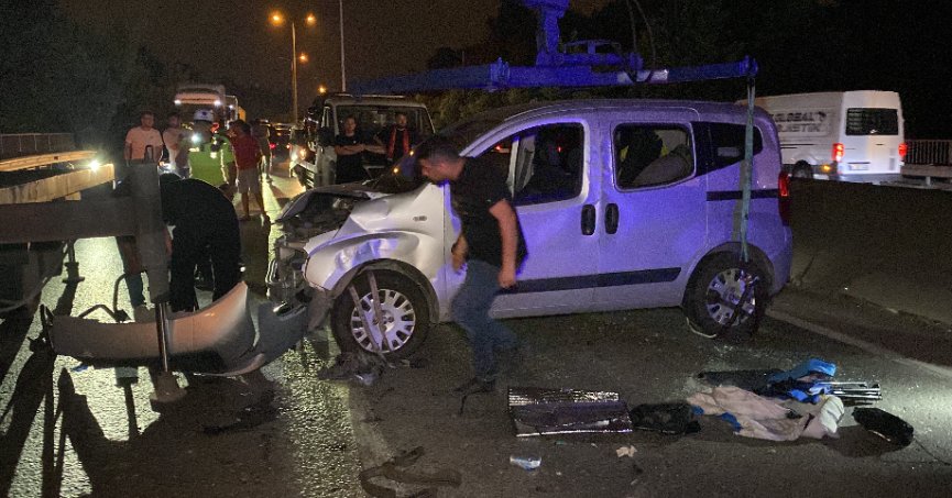 D-130’daki kazada araçlar takla attı, trafik durdu: 4 yaralı