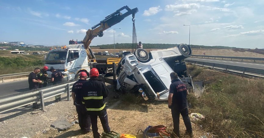 Kuzey Marmara Otoyolu’nda tır devrildi: 1 ölü