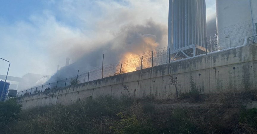 Demir çelik fabrikasında yangın