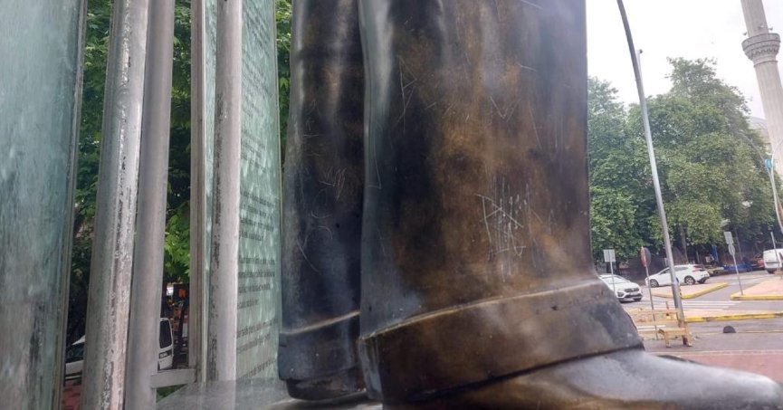 Çınarlık Meydanındaki Atatürk heykeli bakıma alınacak