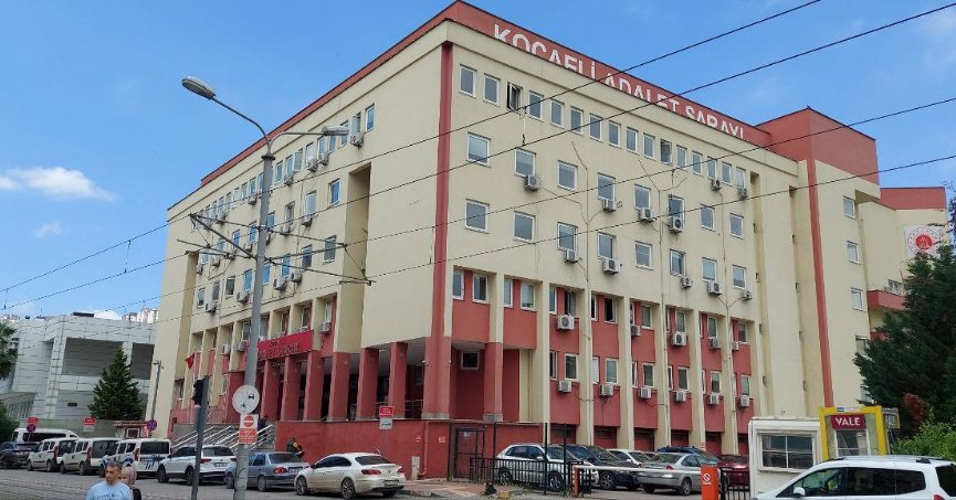 Kendisini polis olarak tanıttığı genç kıza cinsel istismarda bulundu