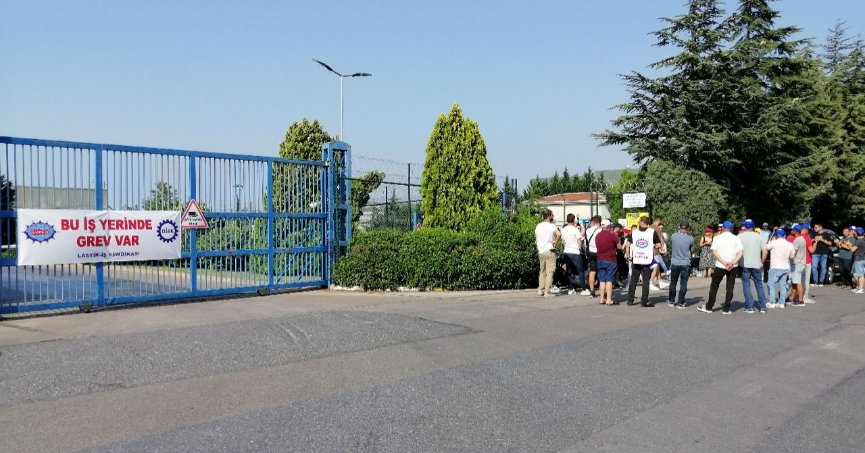 İŞÇİLER GREVE ÇIKTI! 
