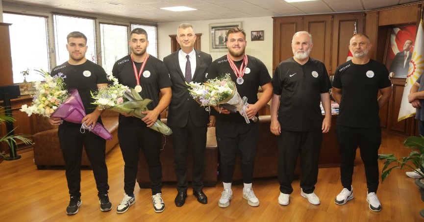 GÖLCÜKSPOR GÜREŞÇİLERİNDEN KIRKPINAR'DA BÜYÜK BAŞARI