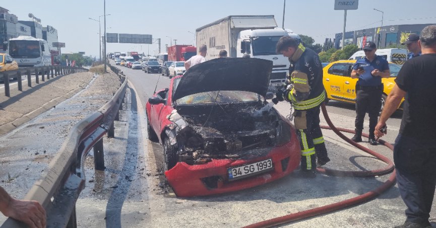 Bugün aldığı otomobili alev alev yandı