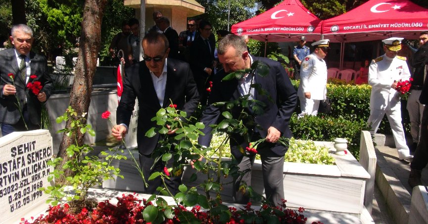 15 Temmuz’un yıldönümünde şehitler mezarı başında anıldı
