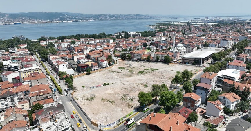 GÖLCÜK MERKEZ KENTSEL DÖNÜŞÜM PROJESİ’NDE ZEMİN İYİLEŞTİRME VE HAFRİYATA BAŞLANIYOR