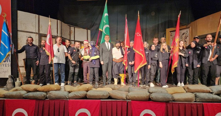 SERVETİYE CEPHESİ'NDEKİ KAHRAMANLIK DESTANI GÖLCÜK'TE CANLANDIRILDI