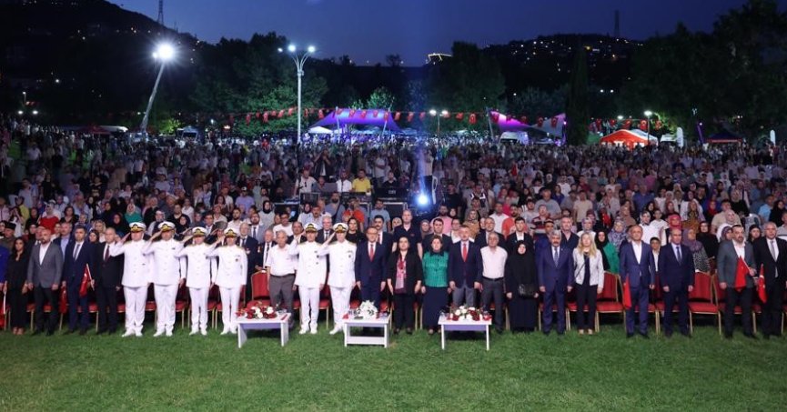 Uçurtma tepesine binler toplandı, birlik mesajı verildi