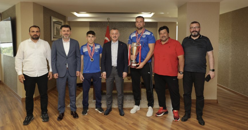 Başkan Büyükakın pehlivanları ağırladı