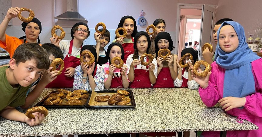 GÖLMEKLİ ÇOCUKLAR HEM ÖĞRENİP HEM ÜRETİYOR