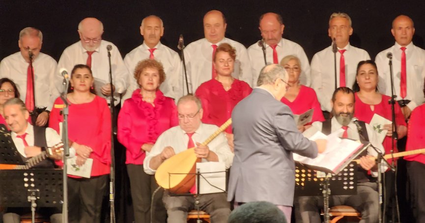 TÜRK HALK OZANI ÂŞIK VEYSEL KENDİ TÜRKÜLERİYLE YÂD EDİLDİ