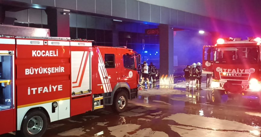 Toptan markette yangın: Söndürme sistemi faciayı önledi
