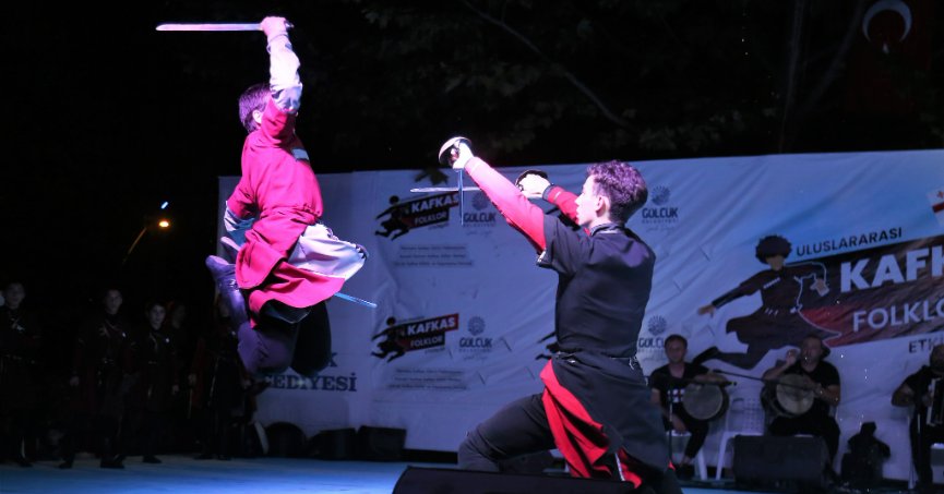 KAFKAS HALK OYUNLARI GÖLCÜK'TE RESİTAL SUNACAK