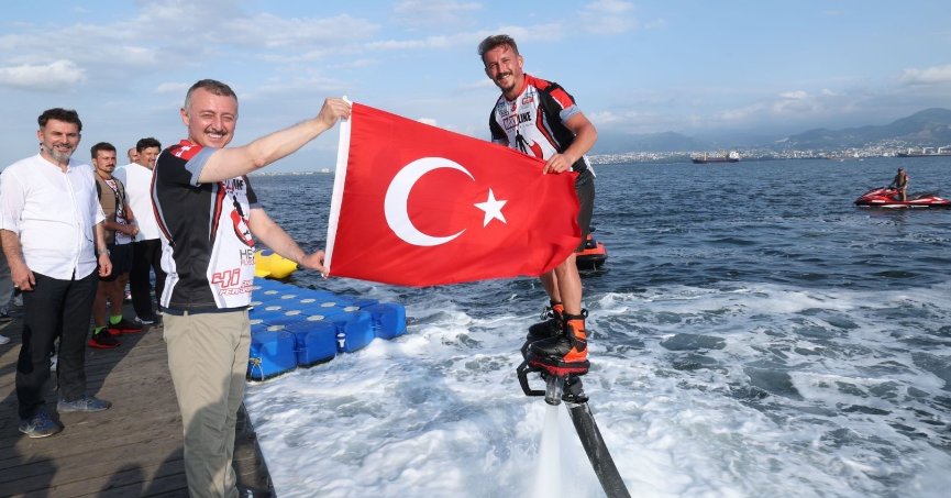 Dünya şampiyonu 3 gün boyunca yaptığı şovla yer çekimine meydan okudu