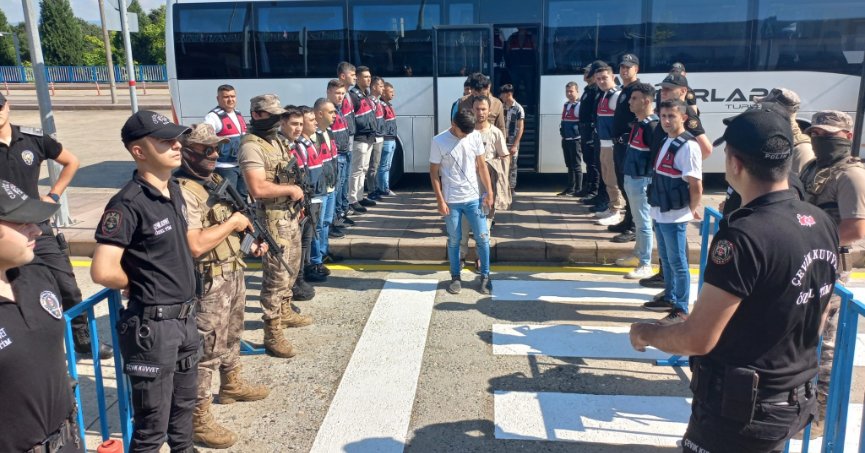 Kocaeli'de bin 419 düzensiz göçmen sınır dışı edildi