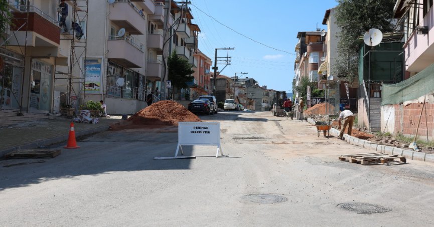 Derince’de kaldırım düzenlemeleri yapılıyor