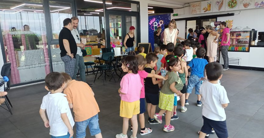 MİLLİ KURULUŞLAR ÇOCUKLARI SEVİNDİRMEYE DEVAM EDİYOR.