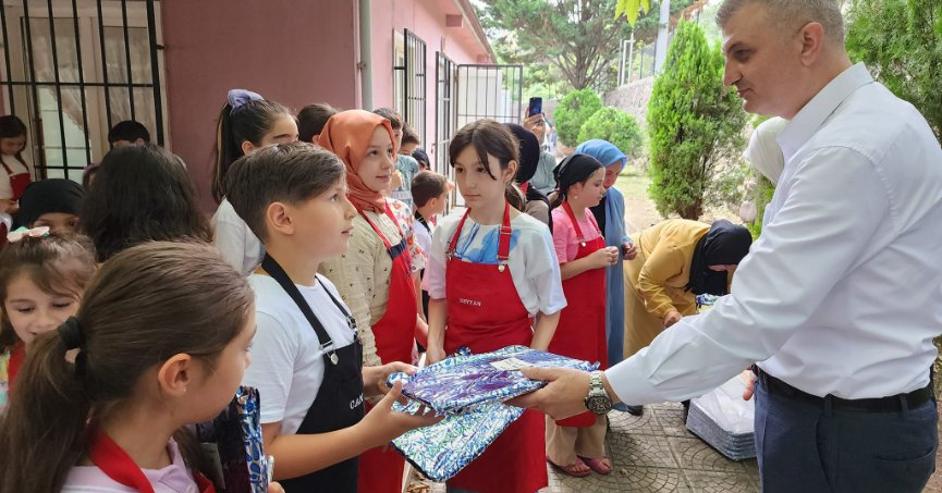 GELECEĞİN PASTA USTALARI KURSU BAŞARI İLE TAMAMLADI