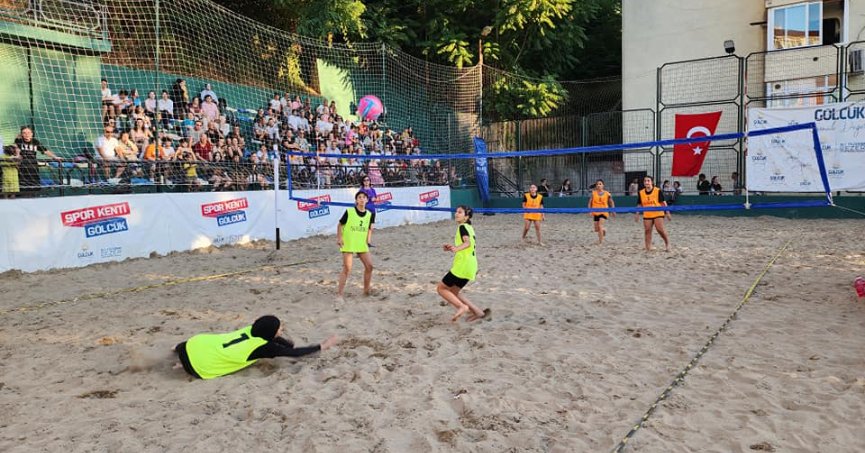 PLAJ VOLEYBOLU TURNUVASI BU YIL REKOR KATILIMLA BAŞLADI