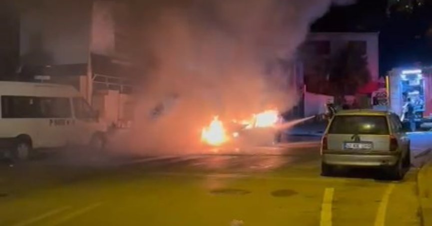 Dumanları fark edince canını kurtardı, otomobil alev topuna döndü