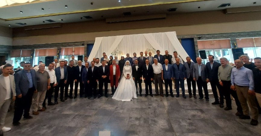 ALİ SAĞLIK'IN OĞLU DÜNYA EVİNE GİRDİ