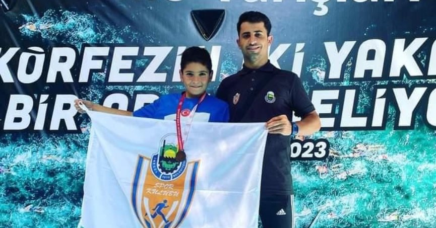 İnegöllü sporcu Körfez'de dereceye kulaç attı