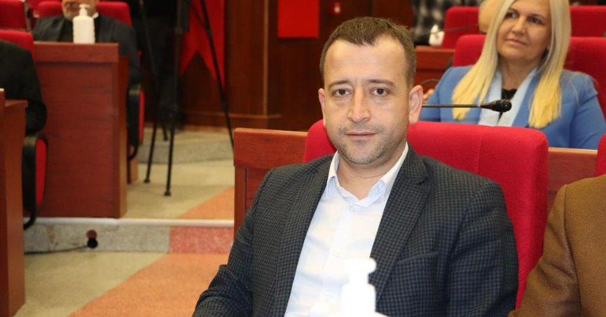 TUTUŞ: ”SEN KAVGA İSTİYORSUN, BİZ ÇÖZÜM ARIYORUZ”